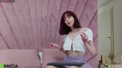 jademuse online show from January 13, 2025, 9:52 am