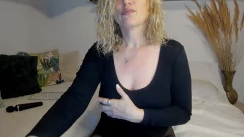 elena online show from March 24, 2026, 2:38 am