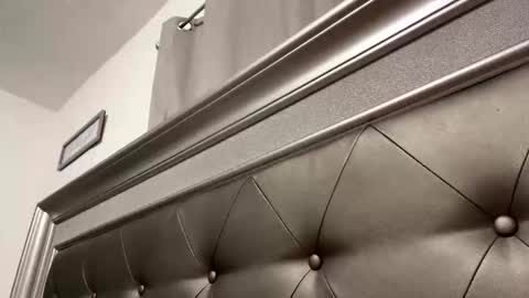 RHLM1990 online show from November 23, 2025, 6:24 am