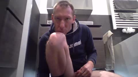 Snapshot of jak_81 chatting on December 11, 2024, 7:09 am jak_81 online show from December 11, 2024, 7:09 am