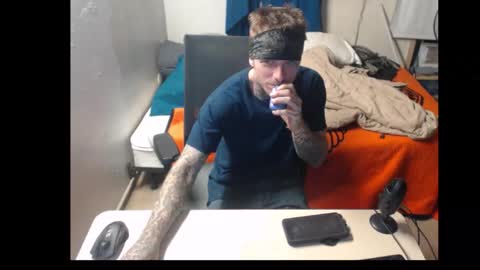 showingitoff online show from October 25, 2025, 2:08 am