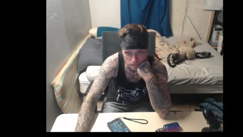 showingitoff online show from November 7, 2025, 4:23 am