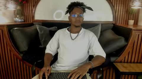Snapshot of jamalmyst_ chatting on April 17, 2026, 7:39 pm online show from April 17, 2026, 7:39 pm
