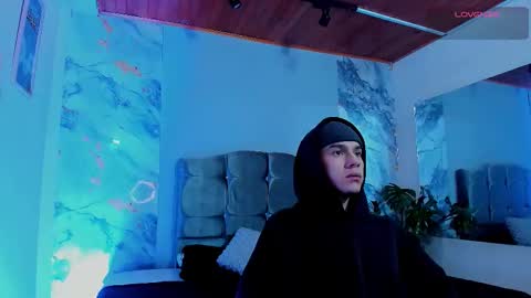 james_adamss_ online show from March 4, 2026, 11:27 am