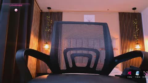 james_adamss_ online show from April 1, 2026, 1:17 am