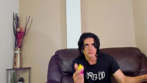 james_morrisonm online show from November 23, 2025, 12:10 am