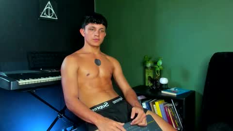 Snapshot of jamesgolden_ chatting on September 22, 2025, 8:44 pm jamesgolden_ online show from September 22, 2025, 8:44 pm