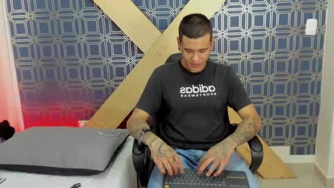 Snapshot of jamesinked_ chatting on January 7, 2025, 6:35 pm Jamesinked online show from January 7, 2025, 6:35 pm
