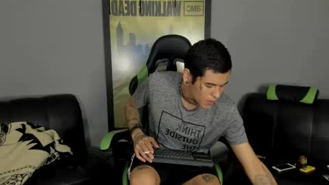 Snapshot of jamesinked_ chatting on February 24, 2025, 10:14 pm Jamesinked online show from February 24, 2025, 10:14 pm