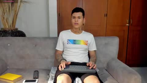 Snapshot of jamesinked_ chatting on November 13, 2025, 2:10 am Jamesinked online show from November 13, 2025, 2:10 am