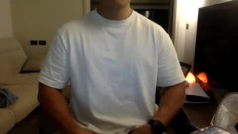 jamesmo820913 online show from November 9, 2025, 2:37 pm