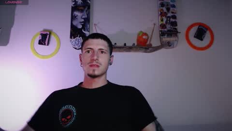 jamesss____ online show from November 1, 2025, 10:45 pm