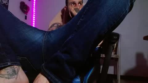 Snapshot of jammes_owen chatting on April 22, 2026, 6:53 pm Jammes. online show from April 22, 2026, 6:53 pm