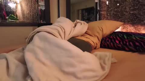 Bootyshows online show from November 18, 2025, 1:04 pm