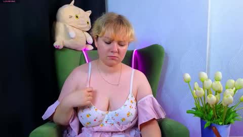 Snapshot of janestokes chatting on November 23, 2025, 8:25 am Diane online show from November 23, 2025, 8:25 am