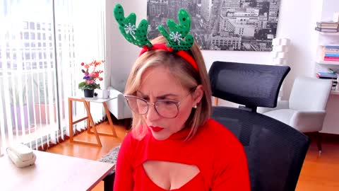 Snapshot of janeturner chatting on December 9, 2024, 1:13 pm JANE TURNER MILF online show from December 9, 2024, 1:13 pm