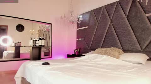 Janna online show from April 19, 2026, 4:01 am