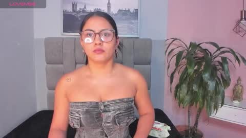 Snapshot of janna_lopezz chatting on November 19, 2025, 10:59 am Janna online show from November 19, 2025, 10:59 am
