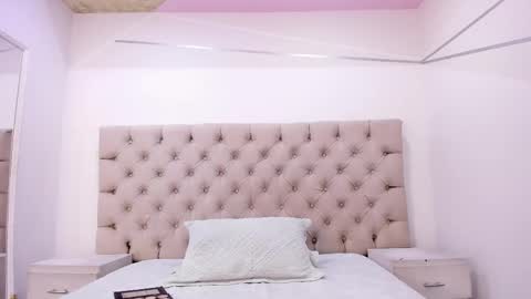 Janne  online show from November 17, 2025, 10:26 pm