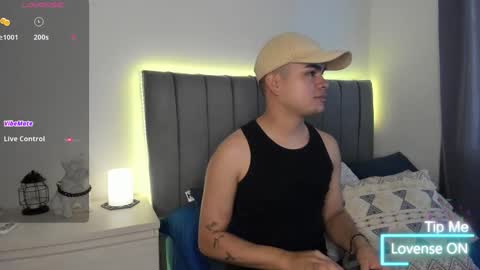 Snapshot of jarethh_ chatting on October 15, 2025, 11:10 am JARETHH online show from October 15, 2025, 11:10 am