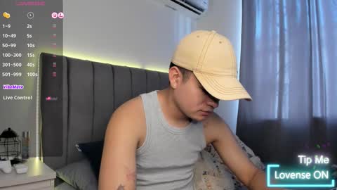 Snapshot of jarethh_ chatting on October 29, 2025, 1:57 pm JARETHH online show from October 29, 2025, 1:57 pm