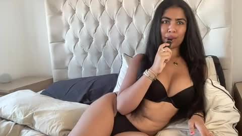 Snapshot of jasminefoxx_ chatting on July 9, 2026, 6:12 pm Jasmine Fox online show from July 9, 2026, 6:12 pm