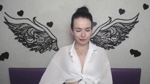 JasmineKouch online show from October 8, 2025, 5:32 pm