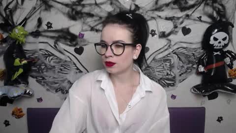 JasmineKouch online show from October 19, 2025, 5:24 pm