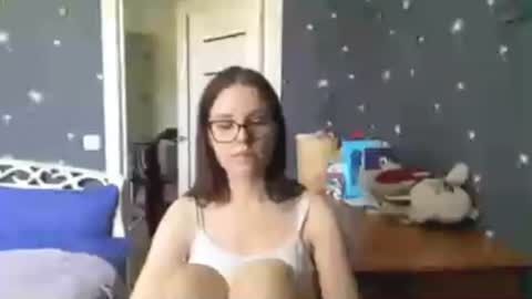 Lily 3 online show from July 20, 2026, 10:39 am