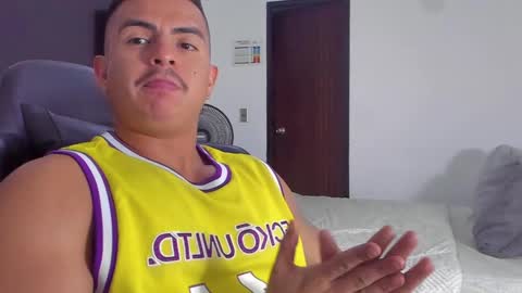 JBrooksXx online show from February 5, 2025, 10:33 pm