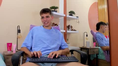 Snapshot of jasson_smit chatting on December 29, 2024, 2:00 pm J A S S O N online show from December 29, 2024, 2:00 pm