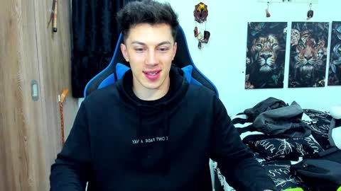 Snapshot of javiersexymann chatting on December 9, 2024, 12:45 am Javier online show from December 9, 2024, 12:45 am