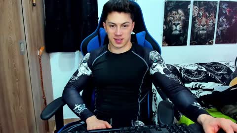 Snapshot of javiersexymann chatting on December 10, 2024, 9:00 pm Javier online show from December 10, 2024, 9:00 pm