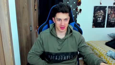 Snapshot of javiersexymann chatting on December 17, 2024, 9:27 pm Javier online show from December 17, 2024, 9:27 pm