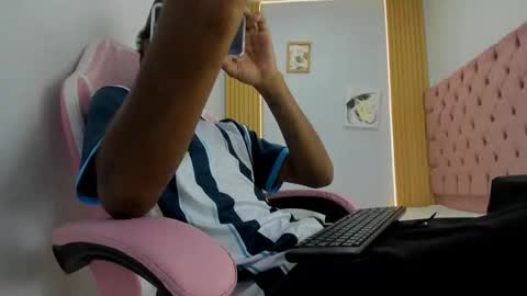 jax_maliq online show from October 19, 2025, 2:01 am