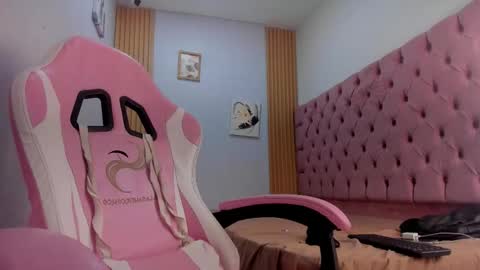 jax_maliq online show from November 12, 2025, 2:45 am