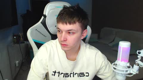 Snapshot of jayce_icestone chatting on December 20, 2024, 2:19 am Jayce online show from December 20, 2024, 2:19 am