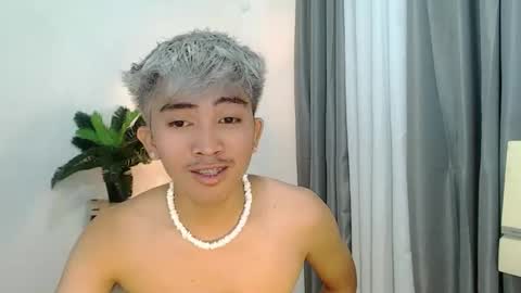 jaysee_hugecox online show from April 16, 2026, 10:38 am