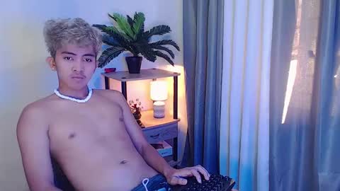 jaysee_hugecox online show from April 26, 2026, 10:51 pm
