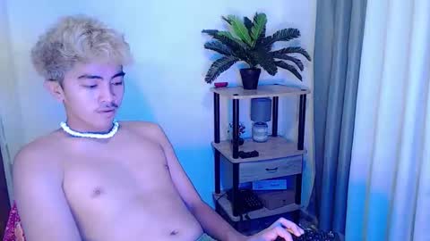jaysee_hugecox online show from May 9, 2026, 6:51 am