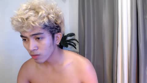 jaysee_hugecox online show from June 4, 2026, 9:37 am