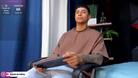 jaze_bradley online show from November 17, 2025, 11:27 am