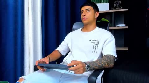 jaze_bradley online show from December 23, 2025, 11:08 am