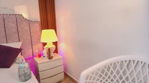 Jazmin online show from November 1, 2025, 9:39 pm