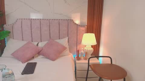 Jazmin online show from November 22, 2025, 8:19 pm