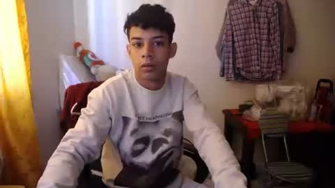jeampier_sexy online show from January 1, 2025, 2:42 pm