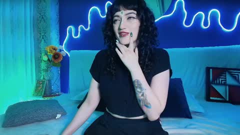 Jean online show from April 18, 2026, 7:51 pm