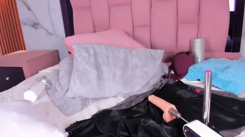 Jeen Taylor online show from March 9, 2025, 1:14 am