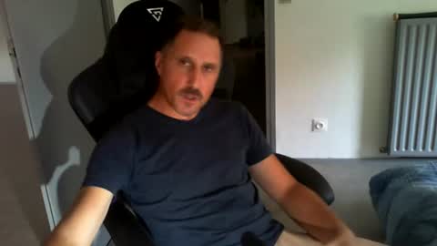 Snapshot of jef74700 chatting on August 3, 2026, 10:32 am Jrme online show from August 3, 2026, 10:32 am