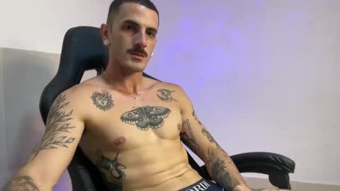 Jeff and Mugi  Independent model online show from September 29, 2025, 4:01 pm